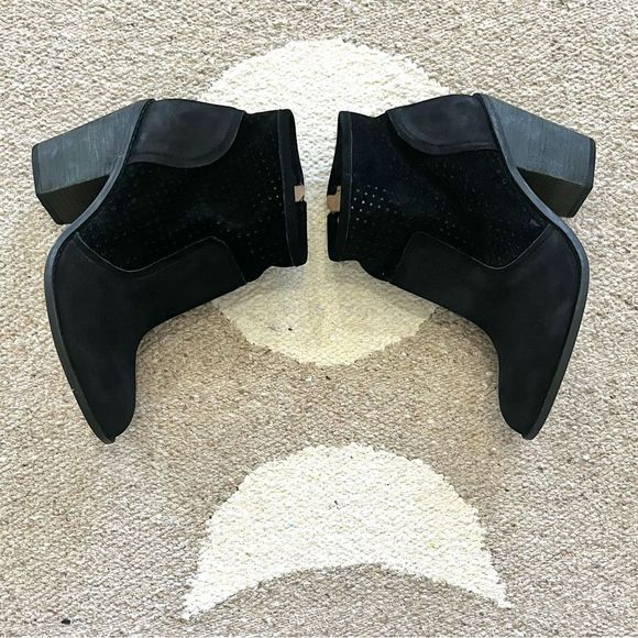 Anthropologie Ryan Perforated Suede Heeled Ankle Boots in Black Size 8 - Picture 6 of 11